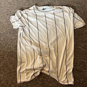 Selling a Tshirt nothing wrong with it just don’t need it